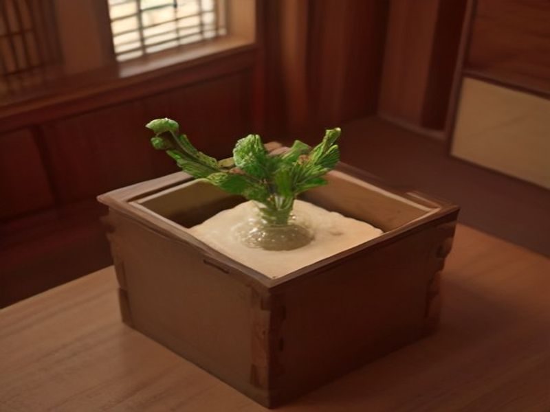 电影馆编辑团队正在安静的工作室里整理最新电影在线观看的片源信息，桌上放着显示器与咖啡杯，墙面贴着电影海报，灯光柔和